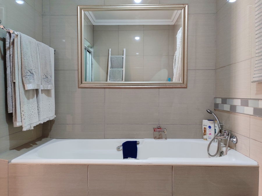 6 Bedroom Property for Sale in Doringkruin North West